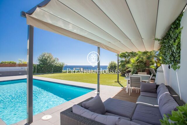 Cubic house with spectacular sea views for sale in Sant Vicenç de Montalt