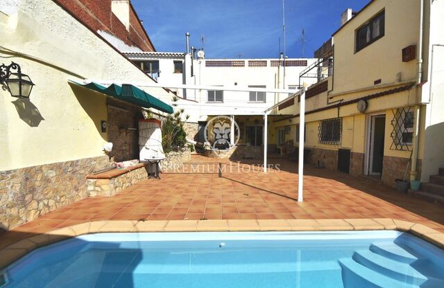 Casa de poble amb encant i piscina en venda a Pineda de Mar