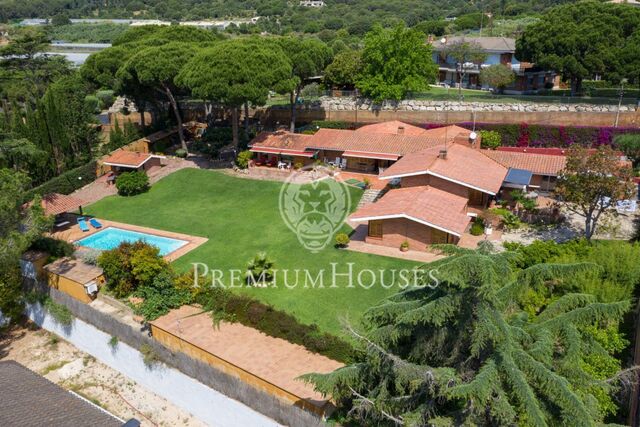 House for sale on one floor, with pool and excellent views in Sant Andreu de Llavaneres