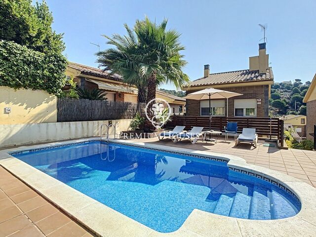 Casa en venta con piscina y ascensor en Pineda de Mar