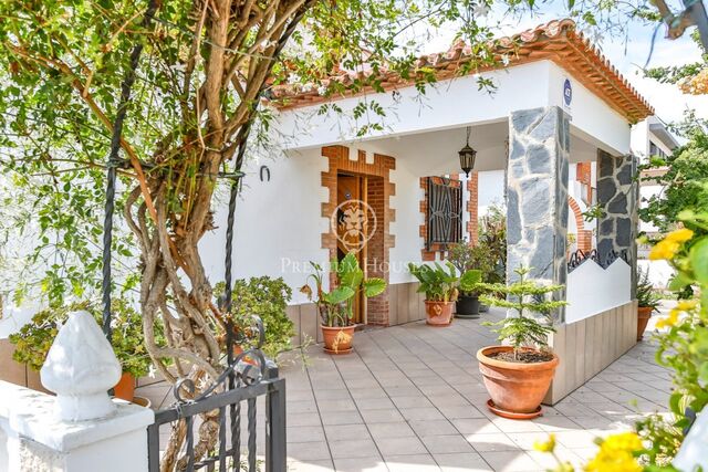 Casa independiente con piscina y jardín en Más Alba