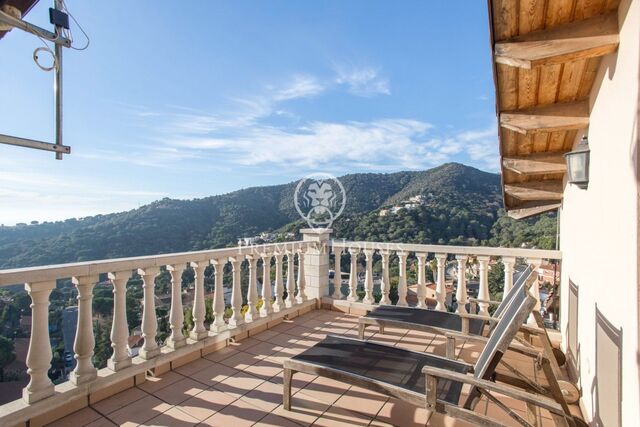 Продается дом с частной дискотекой и панорамным видом на море и горы в Alella