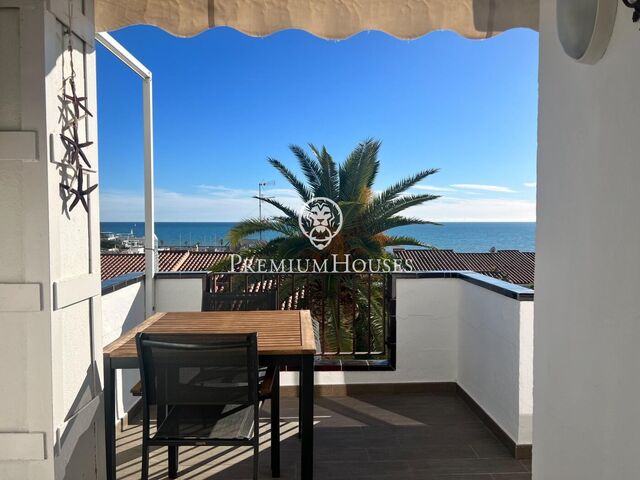 Piso con terraza y vistas al mar en alquiler temporal en Aiguadolç, Sitges