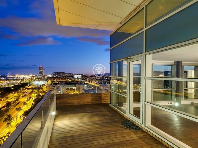 Spectacular penthouse with terrace and panoramic views of the sea and Barcelona