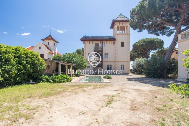 Villa modernista en alquiler frente al mar, en Sant Vicenç de Montalt.