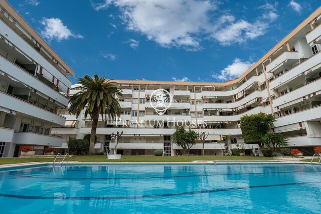 Piso con piscina comunitaria a la venta en el centro de Sitges