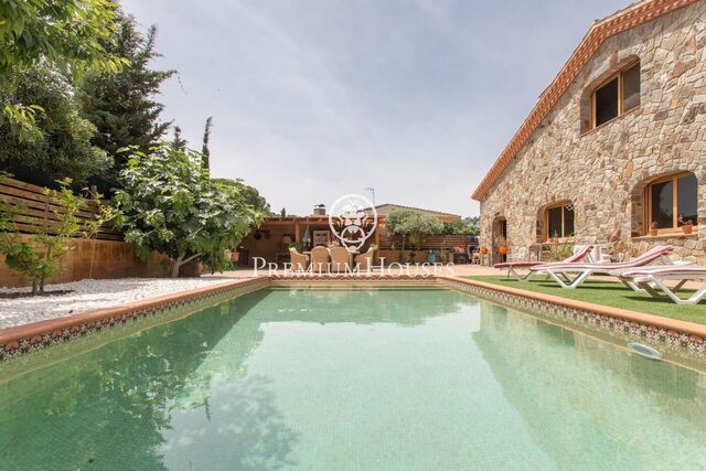 Impressionnante maison de campagne à louer temporairement à Argentona