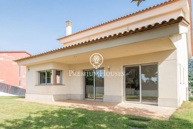 House for sale with sea views in Castellar d'Índies