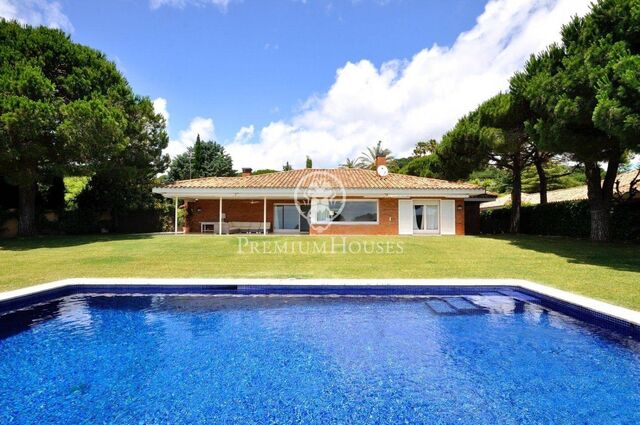 Villa for sale with unobstructed views of the sea in Supermaresme