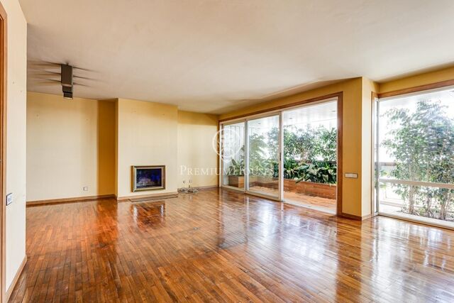 Spacious and bright flat for sale in Pedralbes