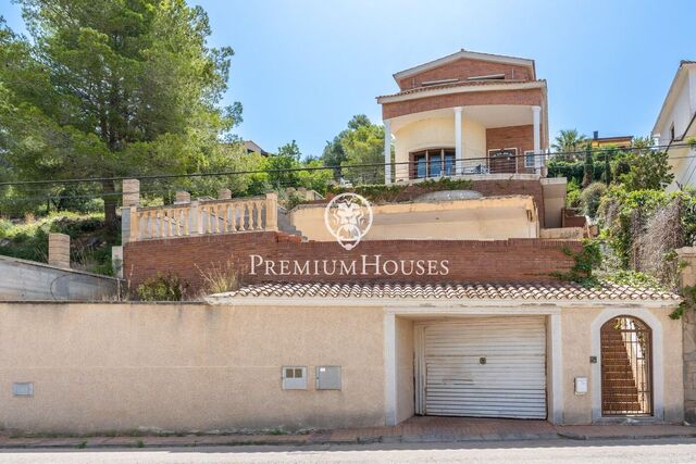 Detached Villa With Unobstructed Views In Quintmar