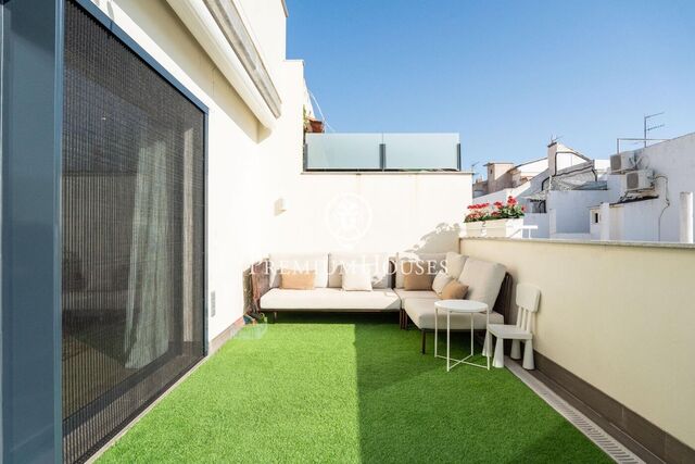 Penthouse avec terrasse et piscine communautaire au centre