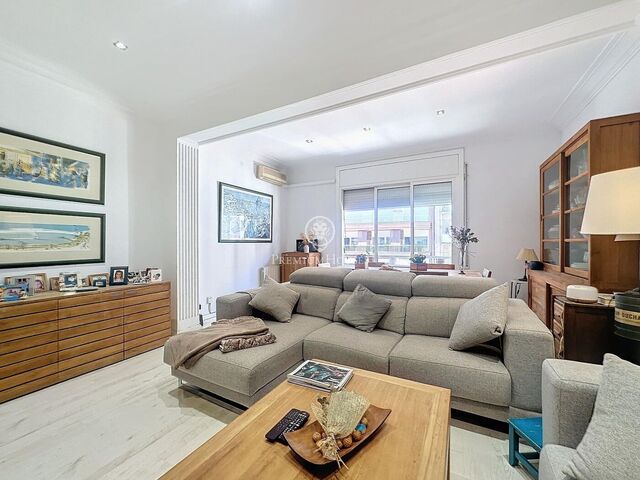 Flat for sale in Calvet street.