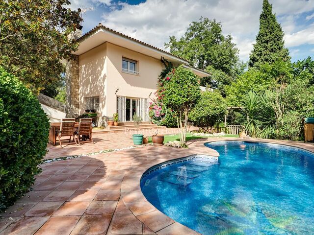 Maison de 242 m² avec piscine et vues à vendre à Sant Cugat del Vallés