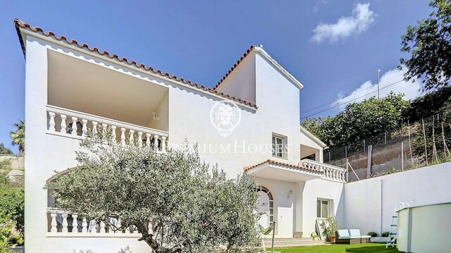 Renovated villa in Can Bruguera with sea views and in a natural environment.