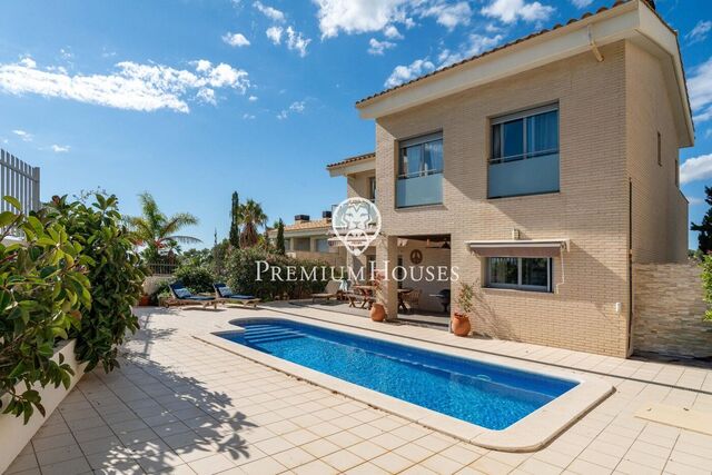 Casa independiente con vistas al mar en Montgavina