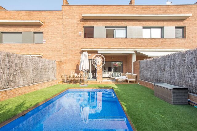 Semi-detached house in el Masnou with swimming pool