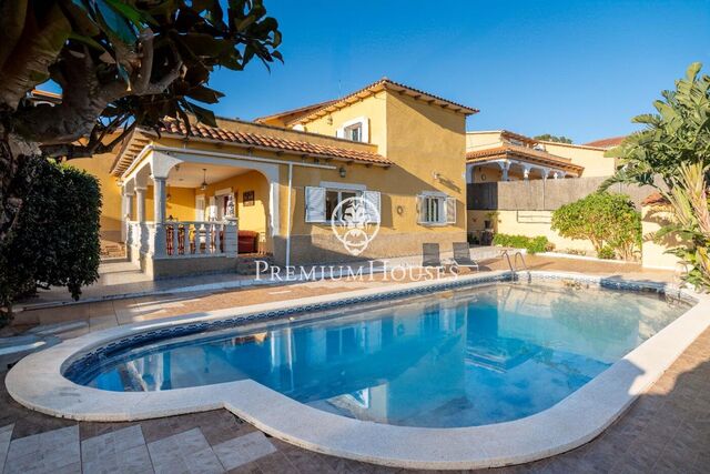 Maison à Mas Borràs avec jardin et piscine