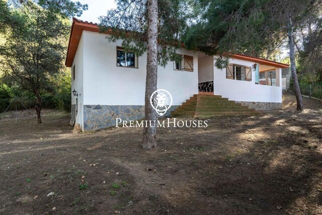 House in La Mora with a Large Plot