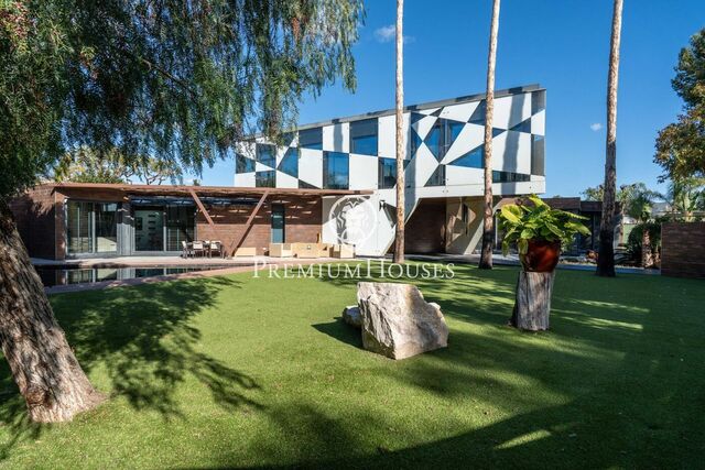 Casa moderna con gran jardín en Terramar