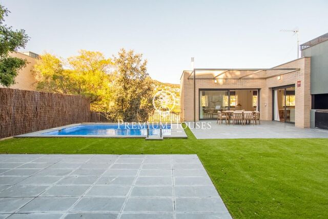 Casa en venda a Alella amb piscina