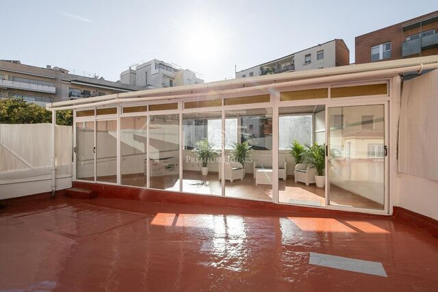 Piso reformado con una espectacular terraza en l'Eixample