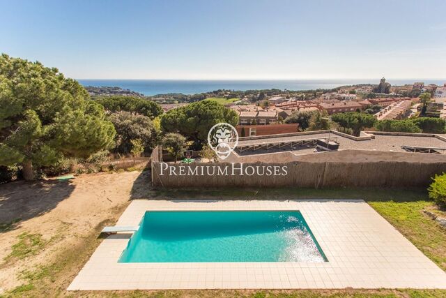 House for sale in Sant Vicenç de Montalt with spectacular sea views.