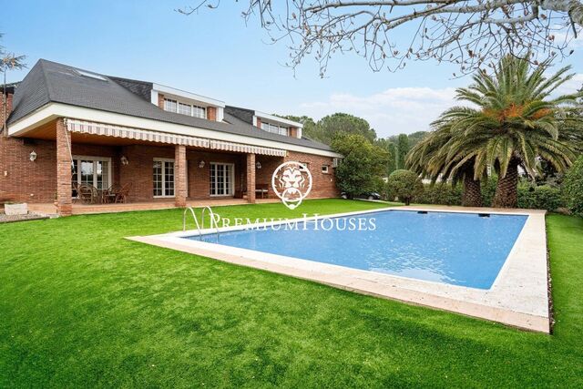 House with Pool and Garden in Valls