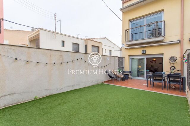 Semi-detached house in the centre for sale in El Masnou