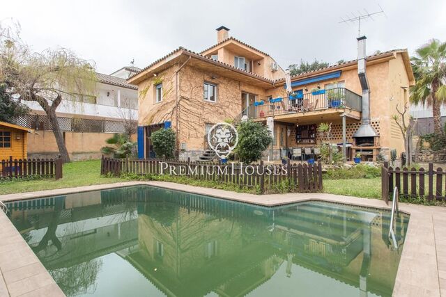 Casa en venda independent a zona escolar central de Cabrils