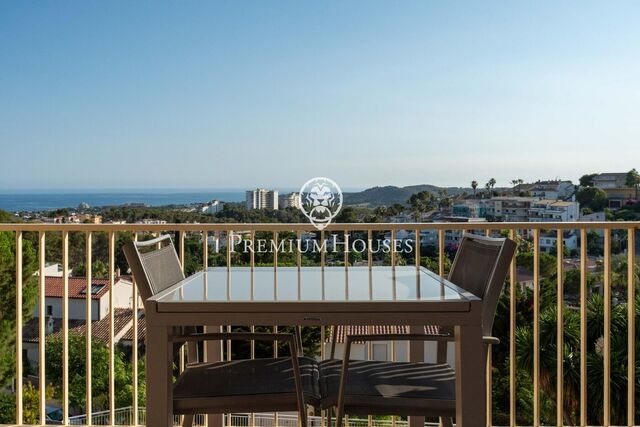 Apartment with Sea Views and Terrace in Vallpineda