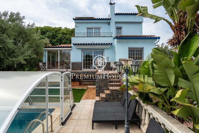 Detached House with Pool in Vallpineda
