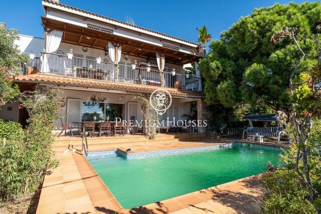 Detached House with Pool and Garden in Vallpineda