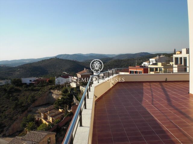 Detached House with Pool and Unobstructed Views in Quint Mar