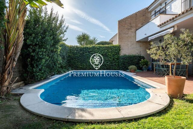 Semi-Detached House with Garden and Pool in El Vinyet